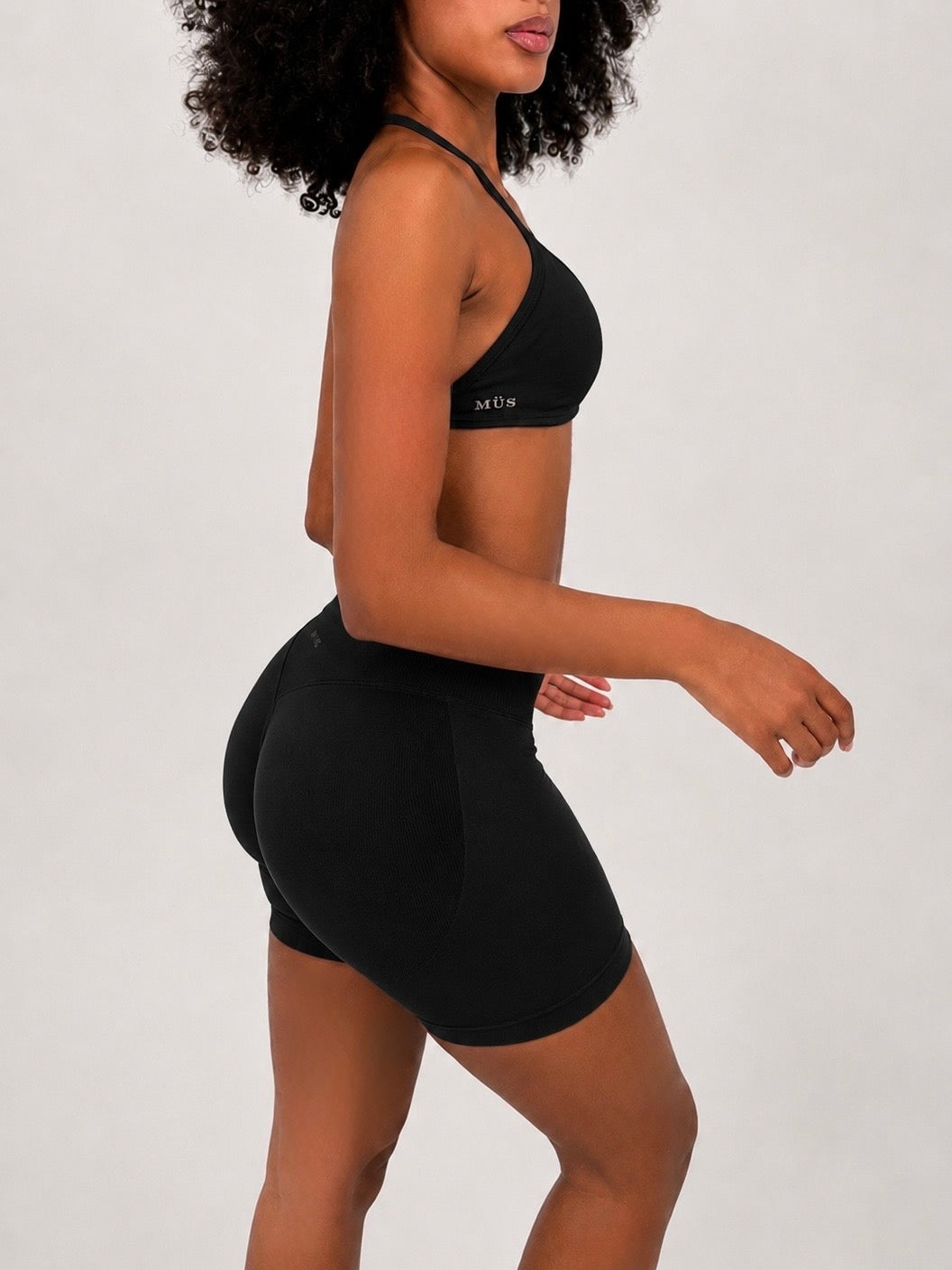 Form Crop - Black